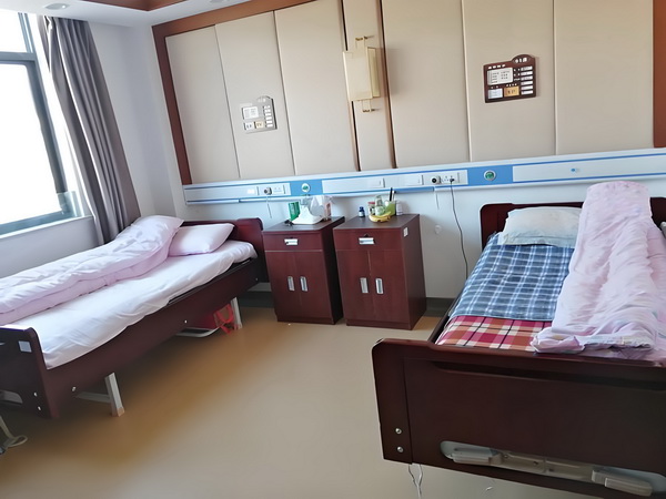 本科生怎么落户深圳_预售惨淡人气暴跌谁也救不了“狂妄自大”的那英 条养构预第三老机收费